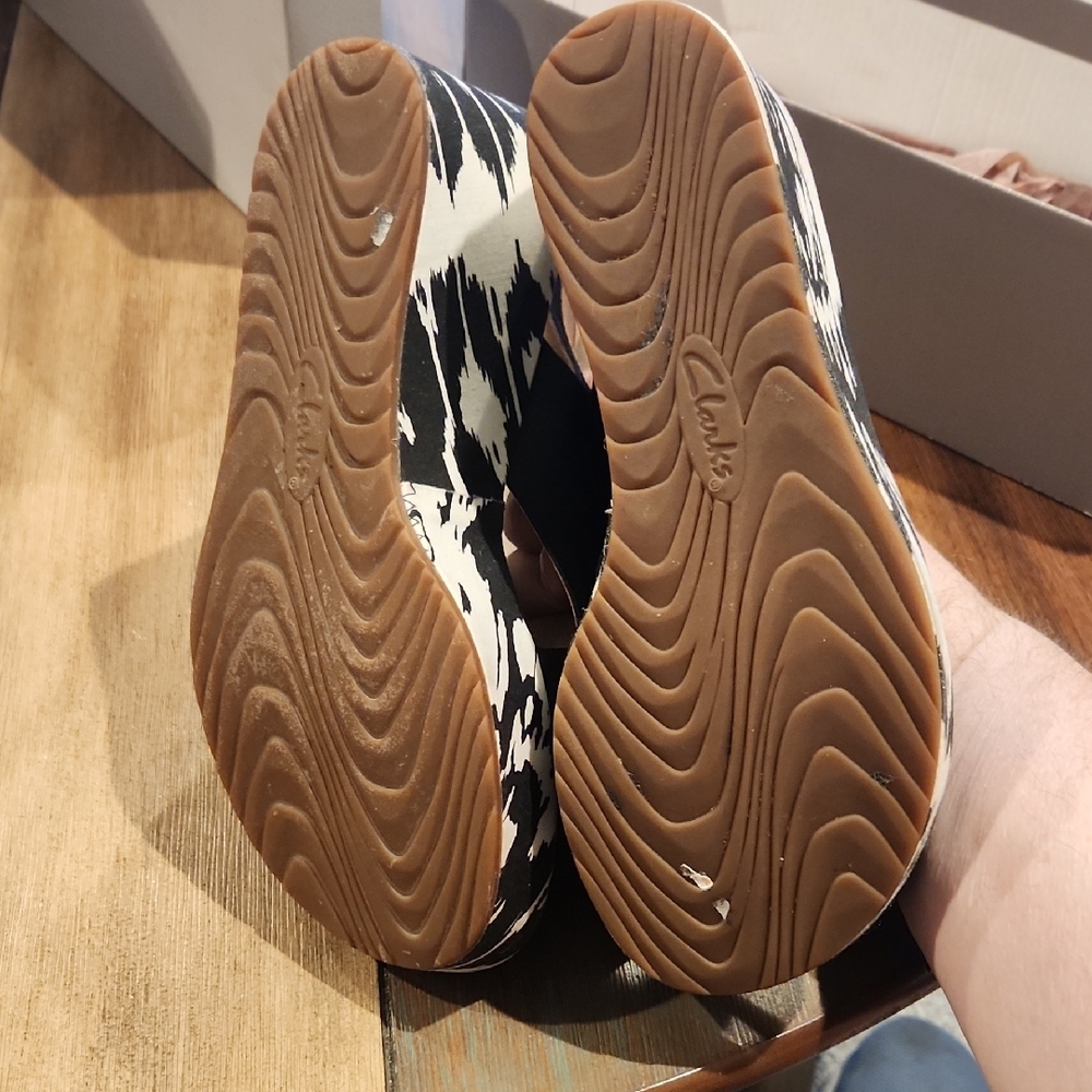 Clarks Black Crossover Sandals with Ankle Strap - Picture 3 of 3